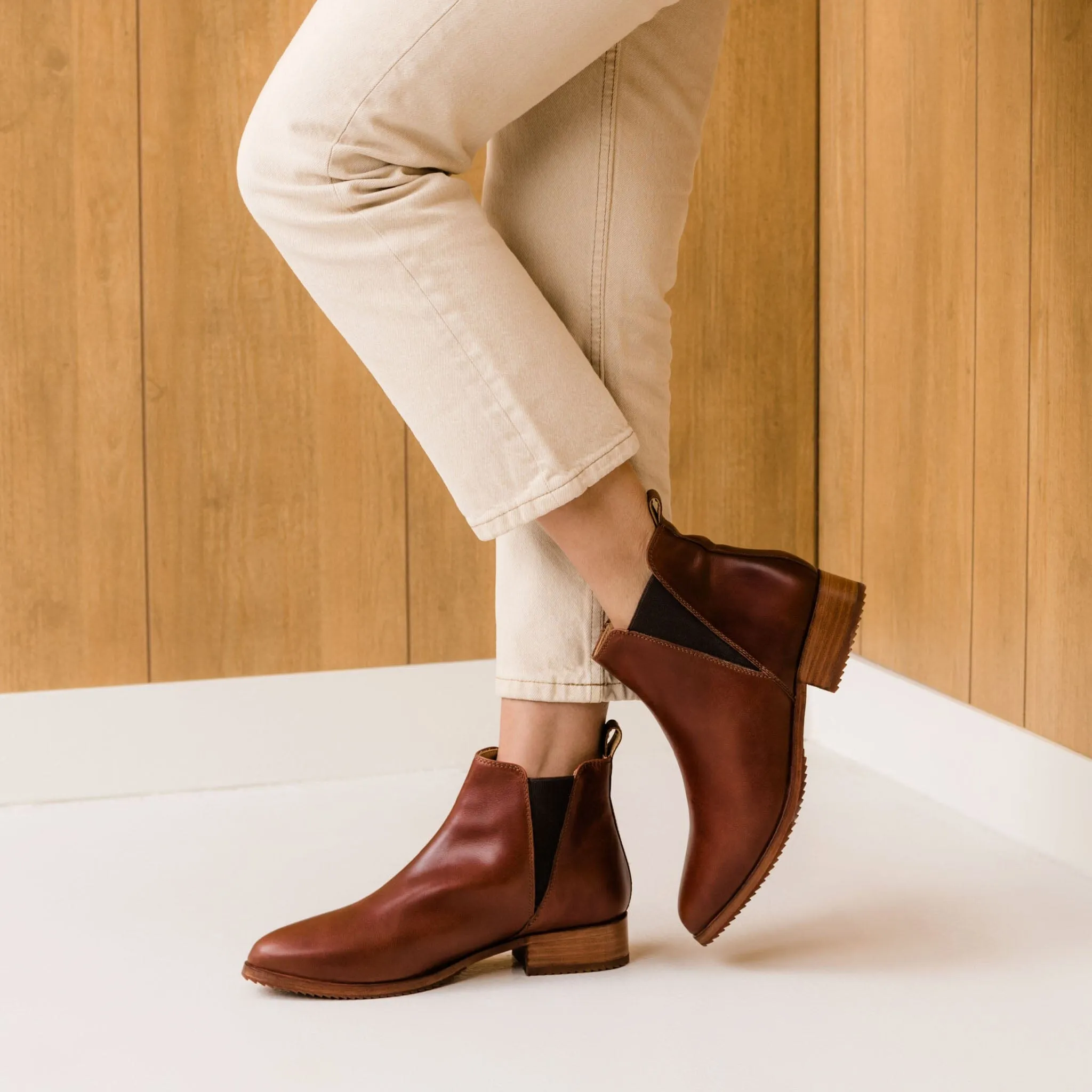 Eva Everyday Chelsea Boot Auburn