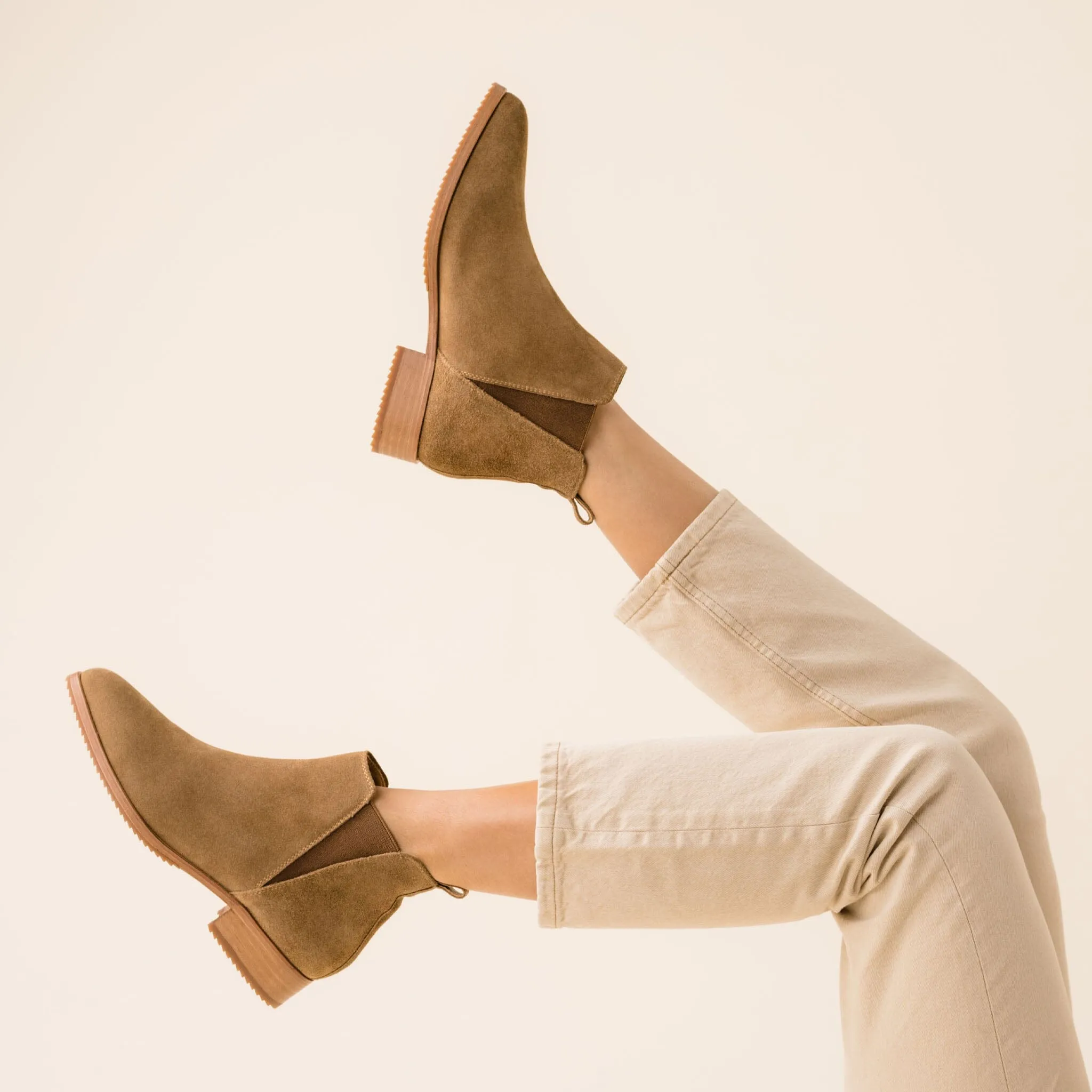 Eva Everyday Chelsea Boot Taupe Suede